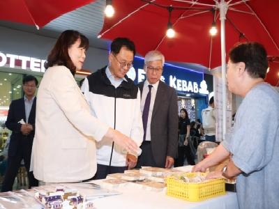민경선 고양시장, 킨텍스 야시장 ‘2026 킨밤 지새우고’ 서 시민·상인들과 소통